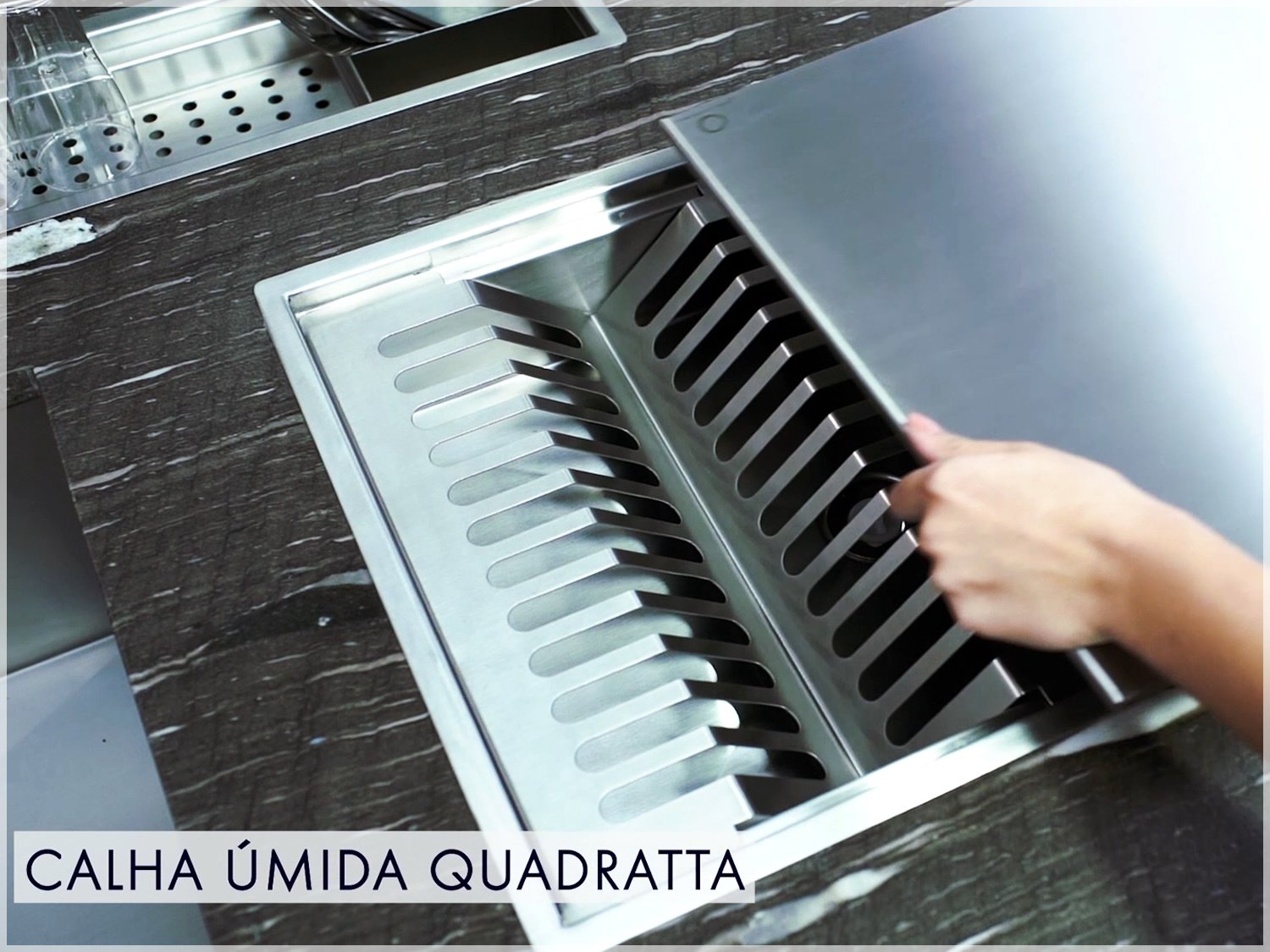 Cuba Kit Canal Organizador Calha Úmida Inox Sobrepor Quadratta 4 Módulos PE Com Tampa