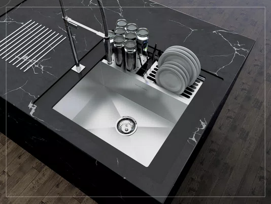 Cuba De Sobrepor Quadratta 54x58cm Em Aço Inox Escovado Com Kit Escorredor 3 Módulos Integrado e Válvula De 4.1/2