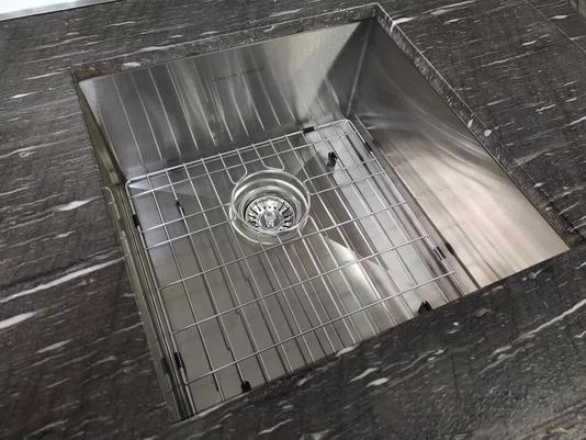 Grade Aramada Calha Úmida Quadratta 40x40cm Em Aço Inox Eletropolido