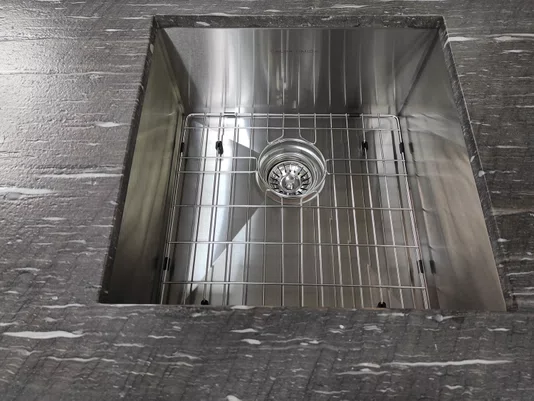 Grade Aramada Calha Úmida Quadratta 40x40cm Em Aço Inox Eletropolido