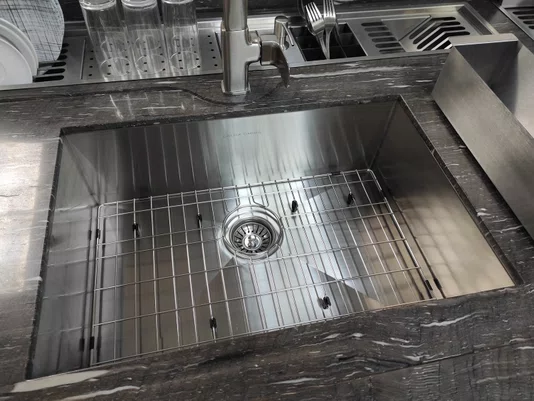 Grade Aramada Calha Úmida Quadratta 60x40cm Em Aço Inox Eletropolido