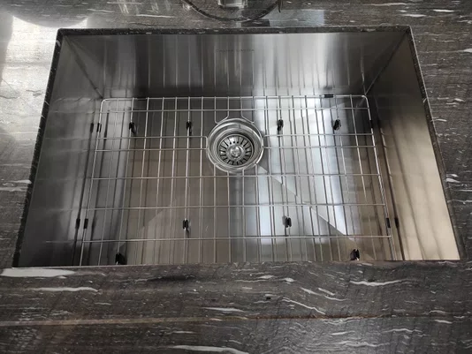 Grade Aramada Calha Úmida Quadratta 60x40cm Em Aço Inox Eletropolido