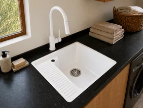 Tanque para Lavanderia em Cerâmica Branco com Torneira Extensível 44x42cm